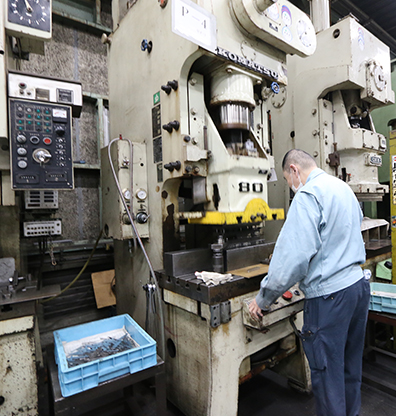 金属プレス加工の画像