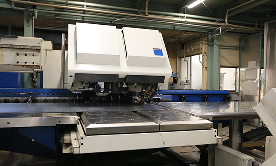 レーザー付パンチプレスの画像