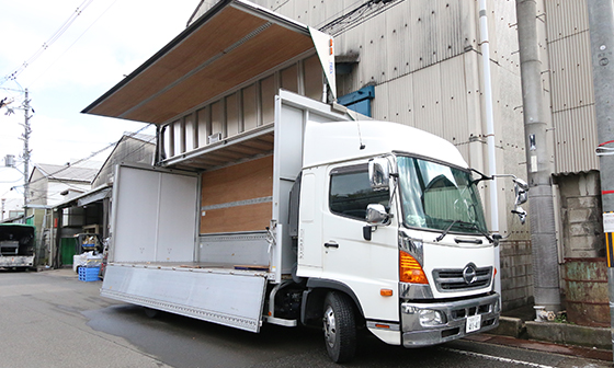 4tウイングトラックの画像